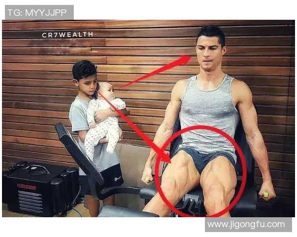 足球明星帅哥展现完美腹肌魅力照片引领健身潮流